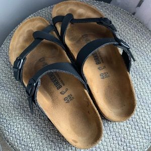 Black Mayari Birkenstock’s